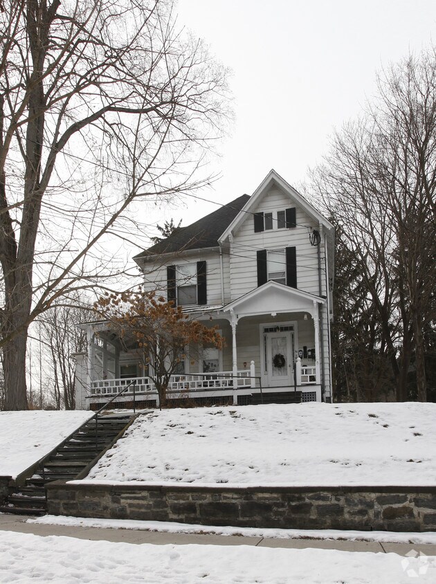 Primary Photo - 18 Pine Blvd
