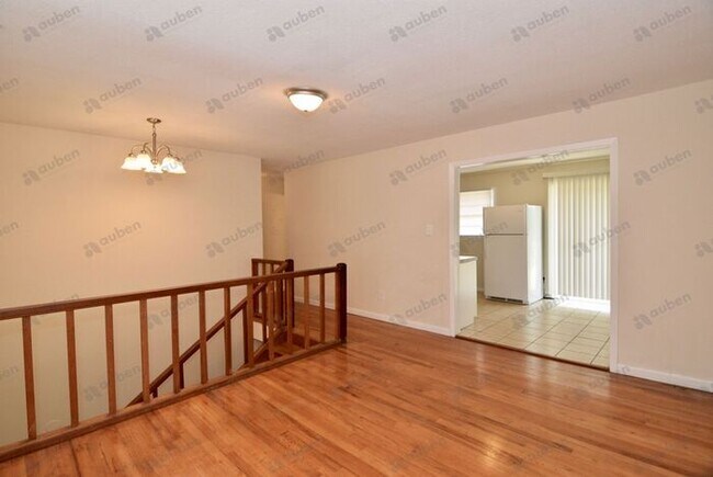 Foto del edificio - 127 Monterey Ave