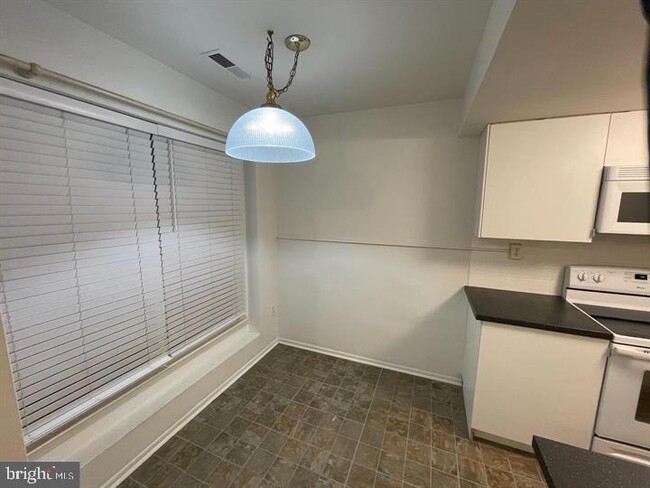 Building Photo - 1204 Stonewood Ct
