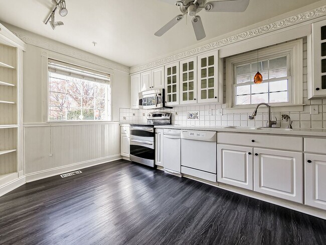 Building Photo - LOCATION, LOCATION, LOCATION!!! Royal Oak ...