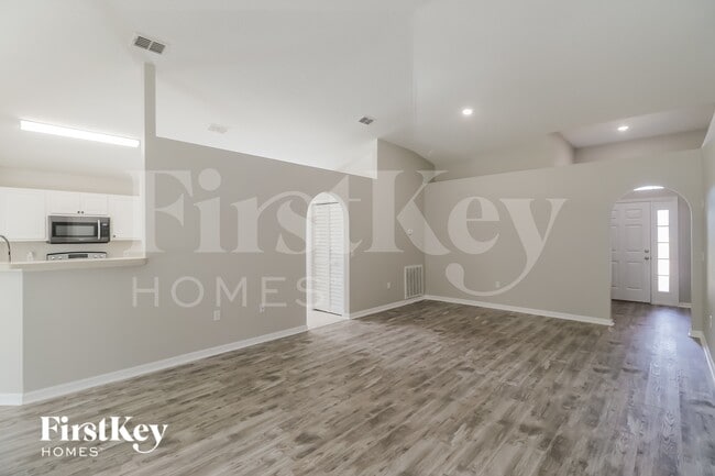 Foto del edificio - 13230 Kent Bradley St