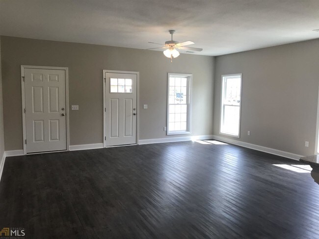 Building Photo - 10 Grove Cir
