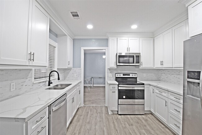 Building Photo - 7509 Elm St