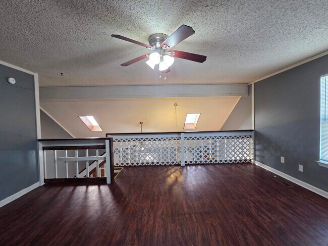 Foto del edificio - 96 Willow Dr