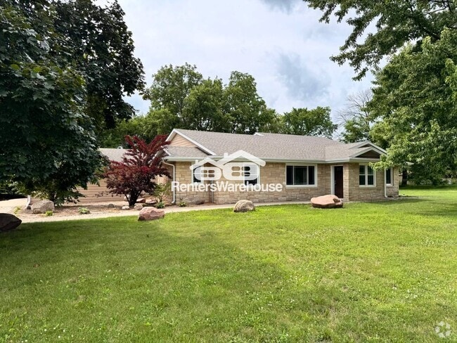 Building Photo - 4070 NE Alice's Rd