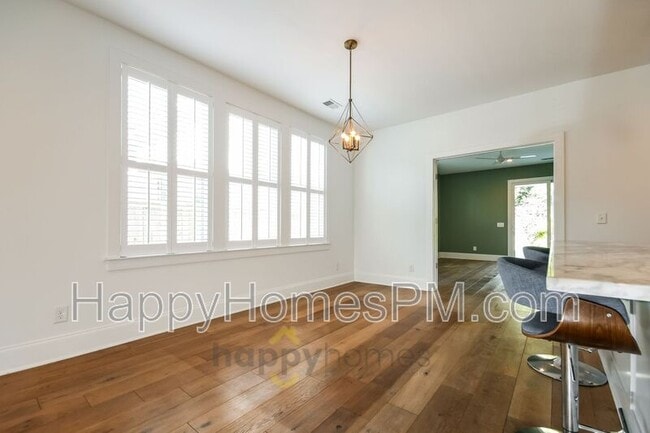 Building Photo - 50 Sans Souci St