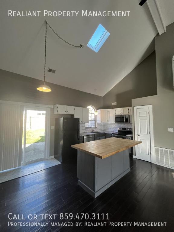 1357 Hartland Woods Way, Lexington, KY 40515 House Rental in