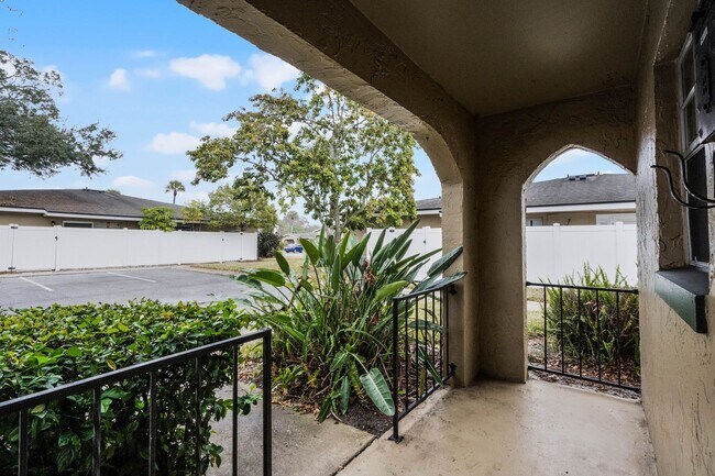 Foto del edificio - CONDOMINIUM FIRST FLOOR 2 BED 1 BATH, FULLY RENOVATED
