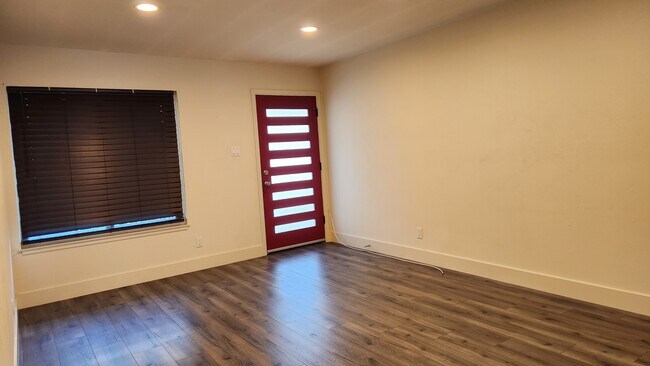 Foto del edificio - 1140 E 22nd St