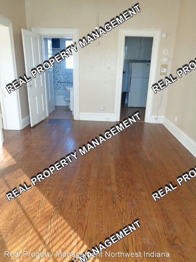Building Photo - 1 br, 1 bath House - 139 Center Street #2