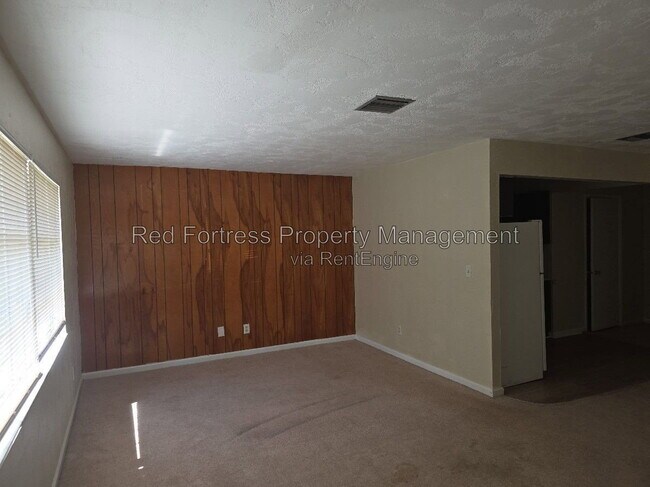 Building Photo - 718 Karlov St