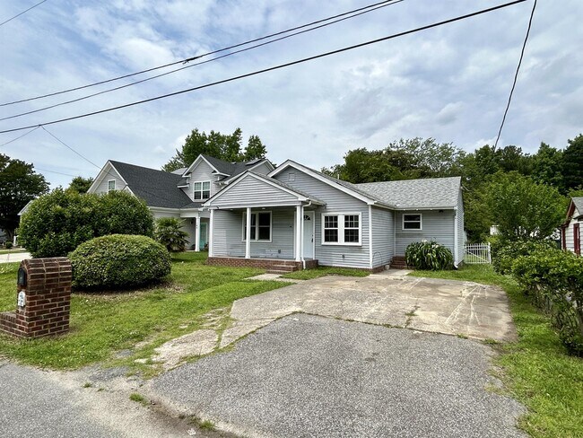 Foto del edificio - 161 Hughes Ave