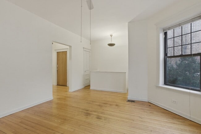 Building Photo - 5120 N Kenmore Ave