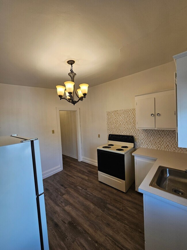 Foto del edificio - 1121 W Poplar St