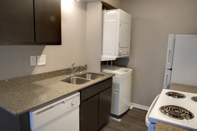 Building Photo - Oxford Oaks Apartments