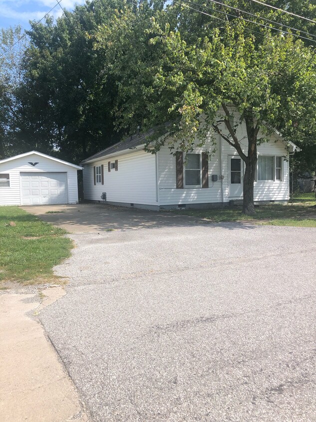 Primary Photo - 707 N Granite St