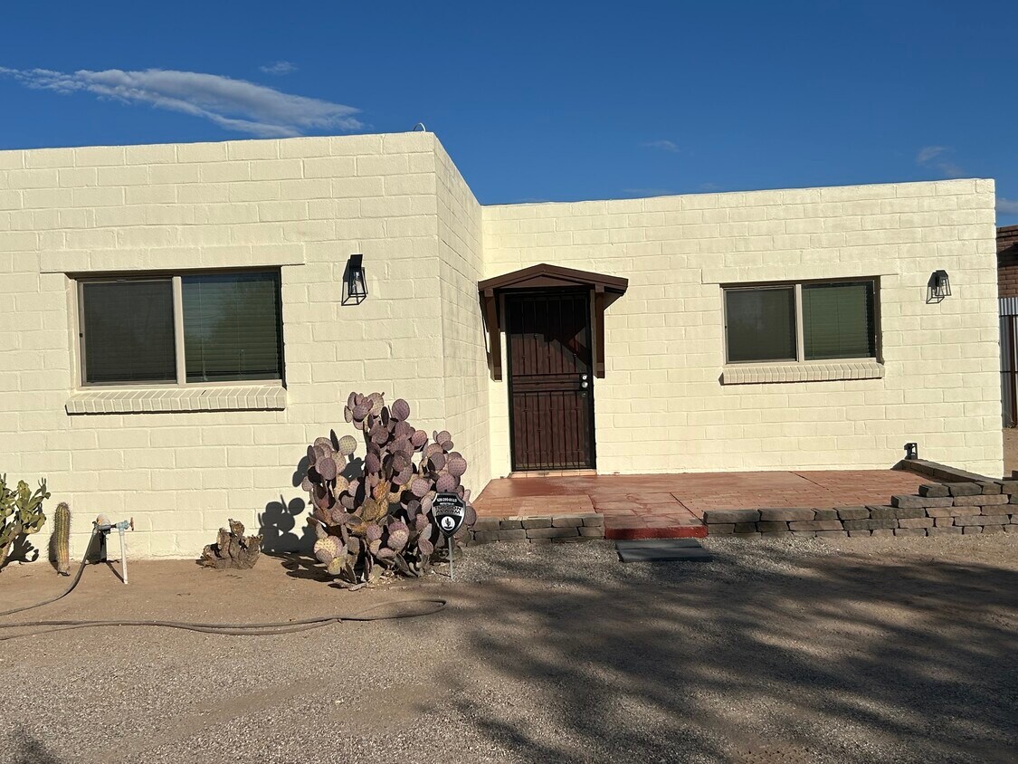 Primary Photo - 3516 N Euclid Ave