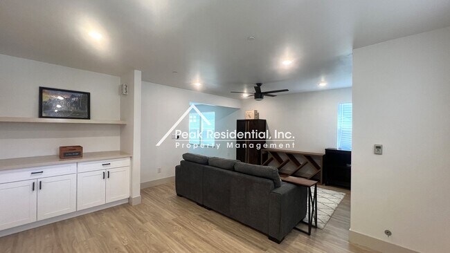Building Photo - Updated 3bd/2b Home Near UCD Med Center!