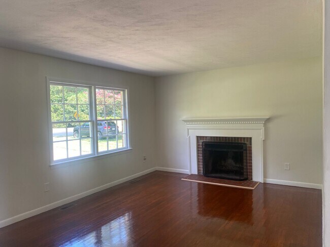 Building Photo - Fully updated brick ranch, fenced back yar...
