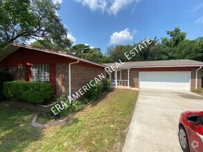 Building Photo - 1006 Pine Lake Dr
