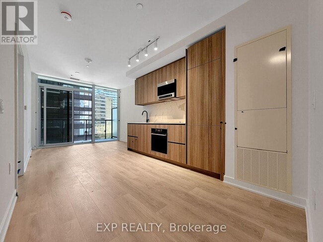 Photo du bâtiment - 117-117 Broadway Ave