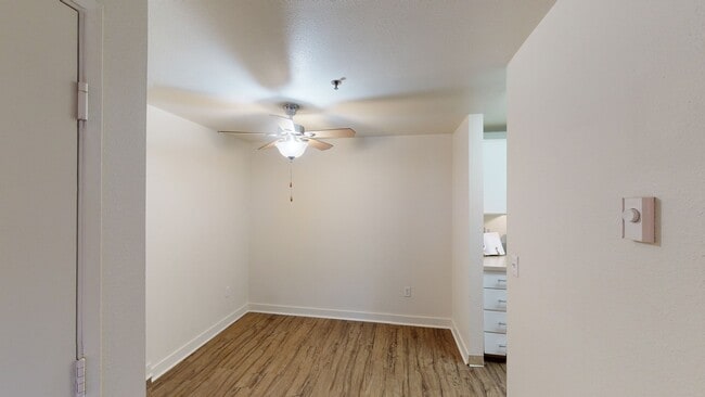 Interior Photo - Crown Pointe