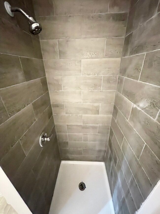 Bathroom - 54 Woodman St