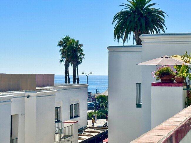 Building Photo - 1541 Ocean Ave Santa Monica, CA 90401