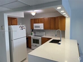 Building Photo - 9420 Poinciana Pl