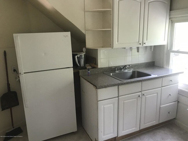 Building Photo - 214 4th St