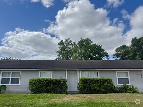 Building Photo - 212 E Cypress St