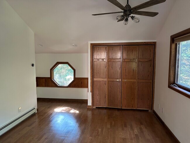 Building Photo - 928 Timberline Dr