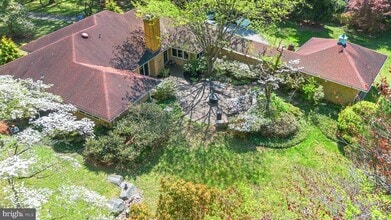 Building Photo - 501 Webb Rd