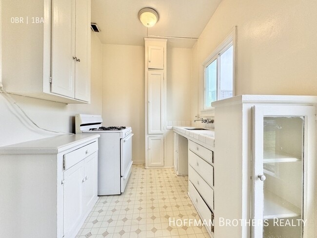 Building Photo - 836 Sanborn Ave