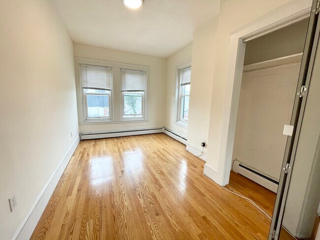 Building Photo - 94 L St