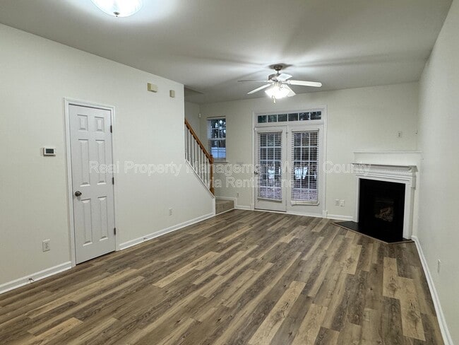 Foto del edificio - 8215 Martello Ln