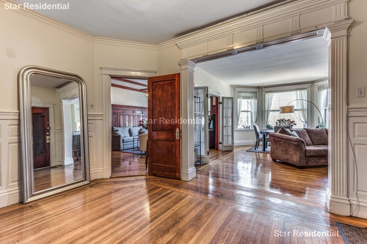 Primary Photo - 1031 Beacon St