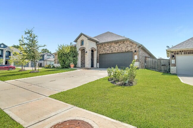 Foto del edificio - Stunning 4-bedroom, 3-bathroom single-stor...