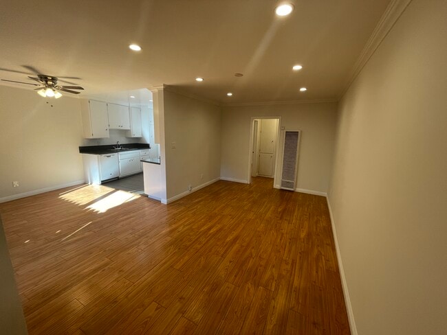 Building Photo - 721 Edgewood St
