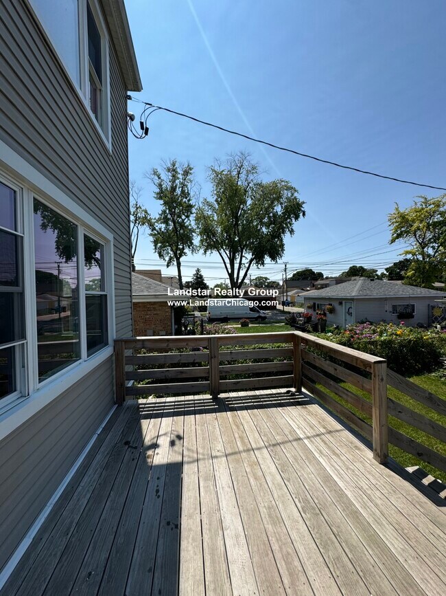 Building Photo - 3904 N Nordica Ave