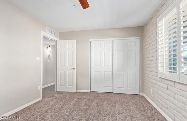 Foto del edificio - 2429 W Sunnyside Ave