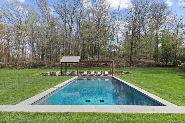 Foto del edificio - 10 Upland Rd N