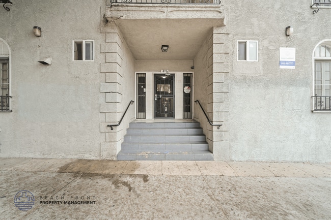 Building Photo - 402 N Soto St.