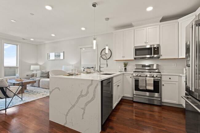 Building Photo - 87 Medford St