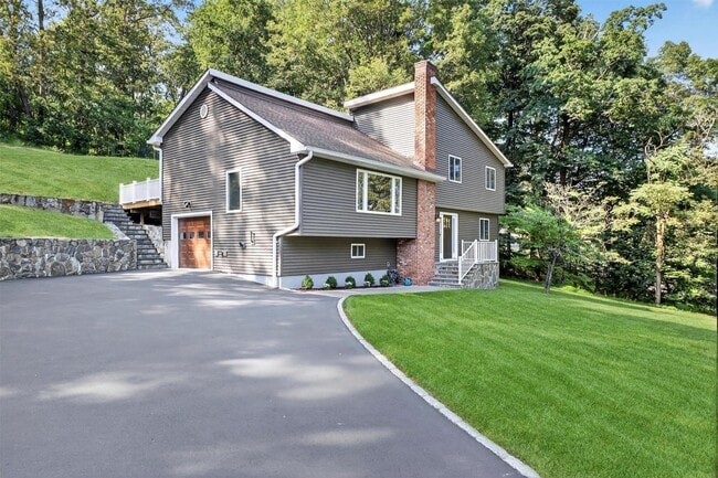 Building Photo - 28 Dirubbo Dr