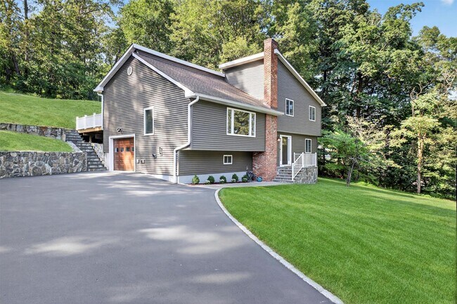 Building Photo - 28 Dirubbo Dr