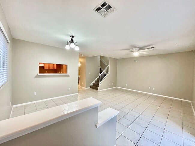 Building Photo - Beautiful townhome 3 bed 2.5 bath for rent