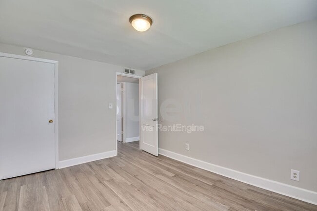 Building Photo - 1927 Central Ave