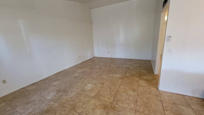 Building Photo - 109 W Concorda Dr