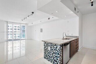 Building Photo - 951 Brickell Ave